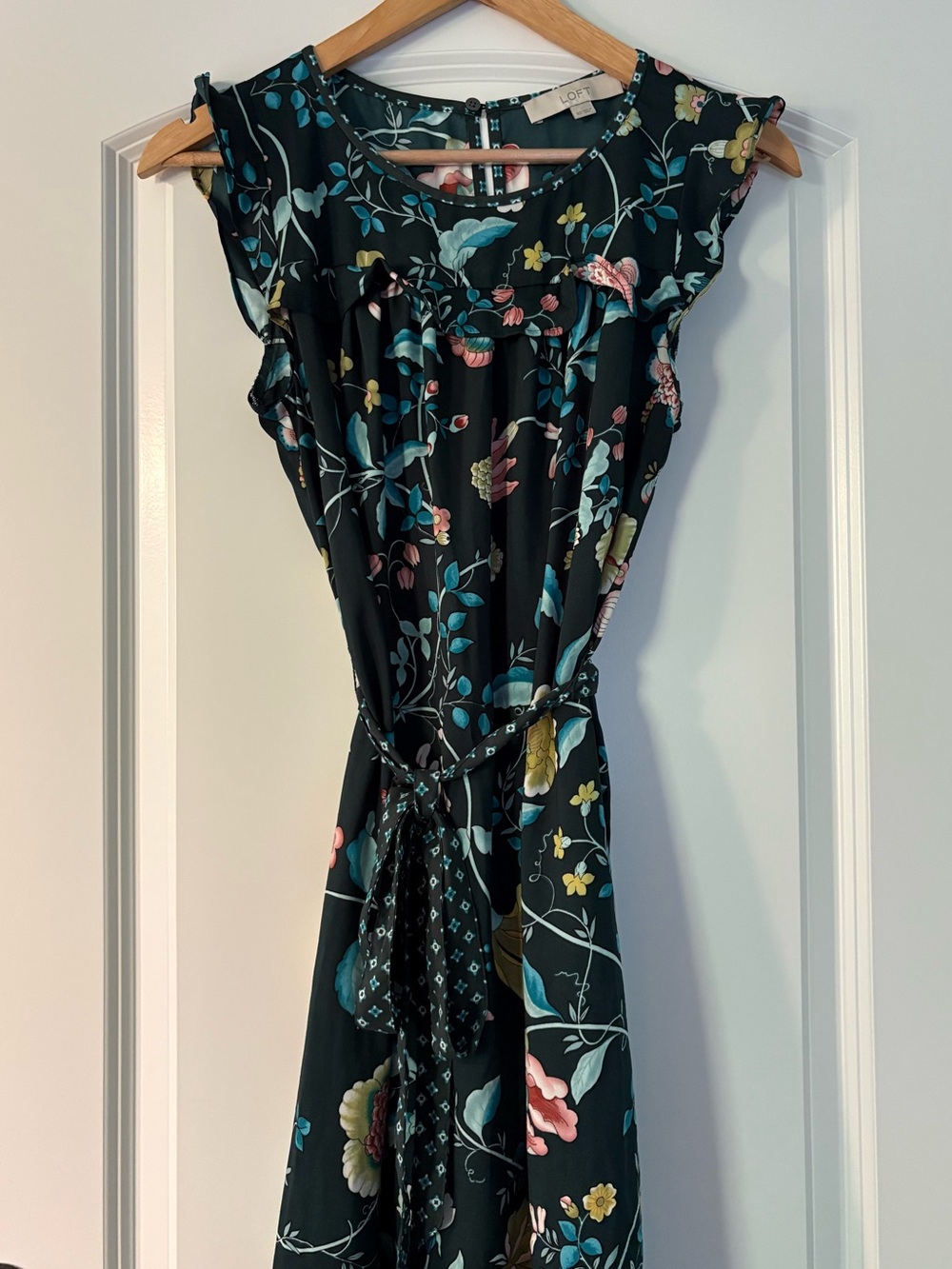 LOFT Green Floral Belted Flutter Sleeveless Dress